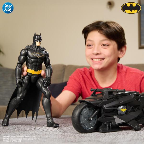 Moto radiocommandée Batman et sa figurine de 30 cm