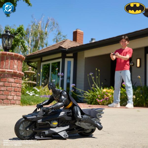 Moto radiocommandée Batman et sa figurine de 30 cm
