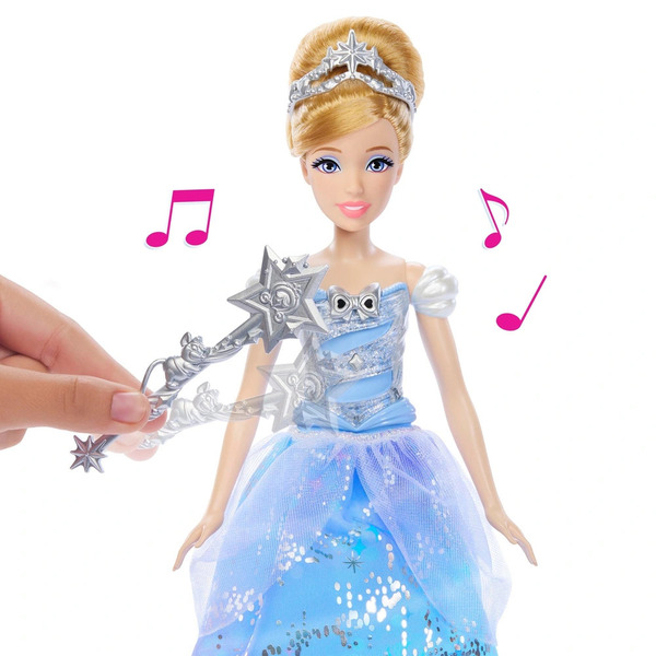 Disney Princess - Poupée Cendrillon et sa Robe Enchantée