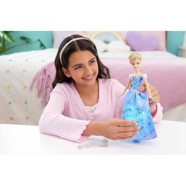 Disney Princess - Poupée Cendrillon et sa Robe Enchantée
