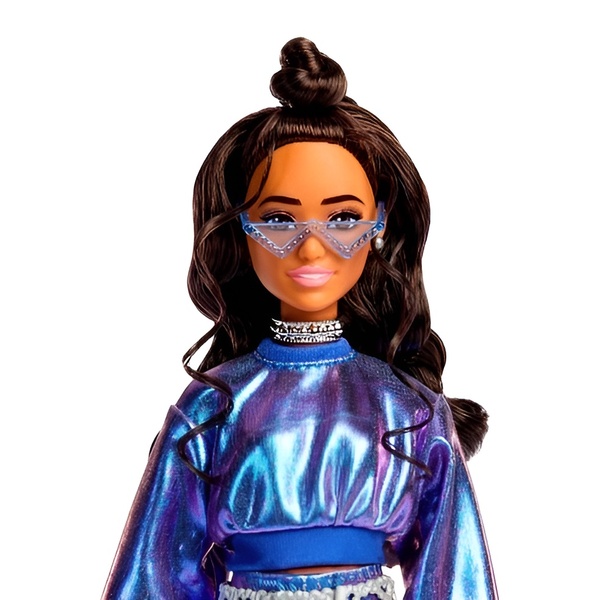 Barbie - Poupée Deluxe Style Metali-bleu