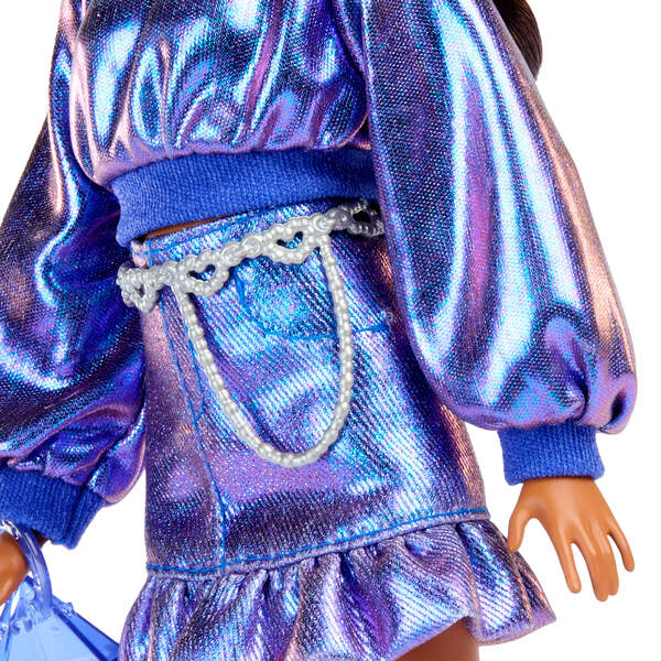 Barbie - Poupée Deluxe Style Metali-bleu
