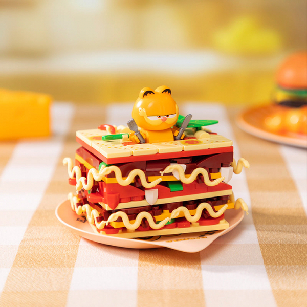 Figurine Pantasy à construire - Garfield lasagnes